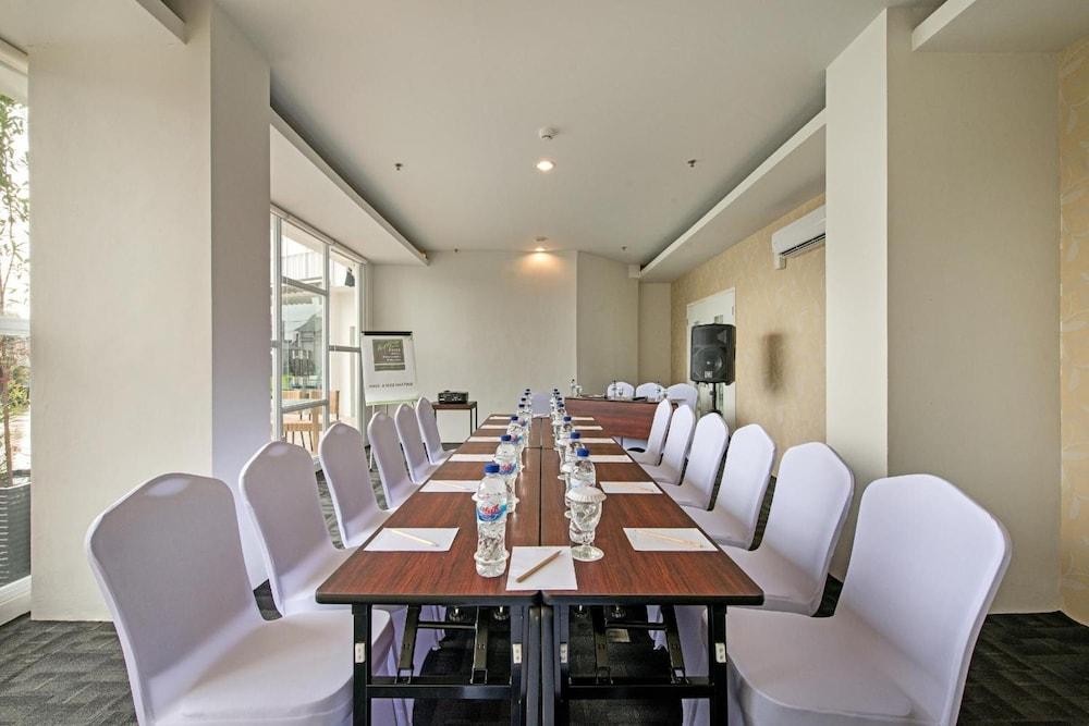 Whiz Prime Hotel Hasanuddin Makassar Eksteriør billede