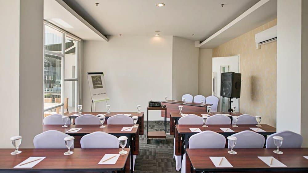 Whiz Prime Hotel Hasanuddin Makassar Eksteriør billede