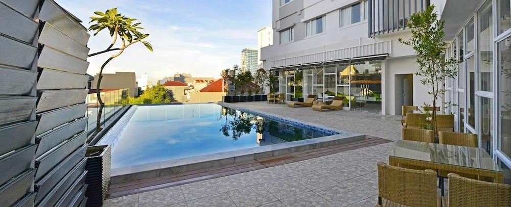 Whiz Prime Hotel Hasanuddin Makassar Eksteriør billede