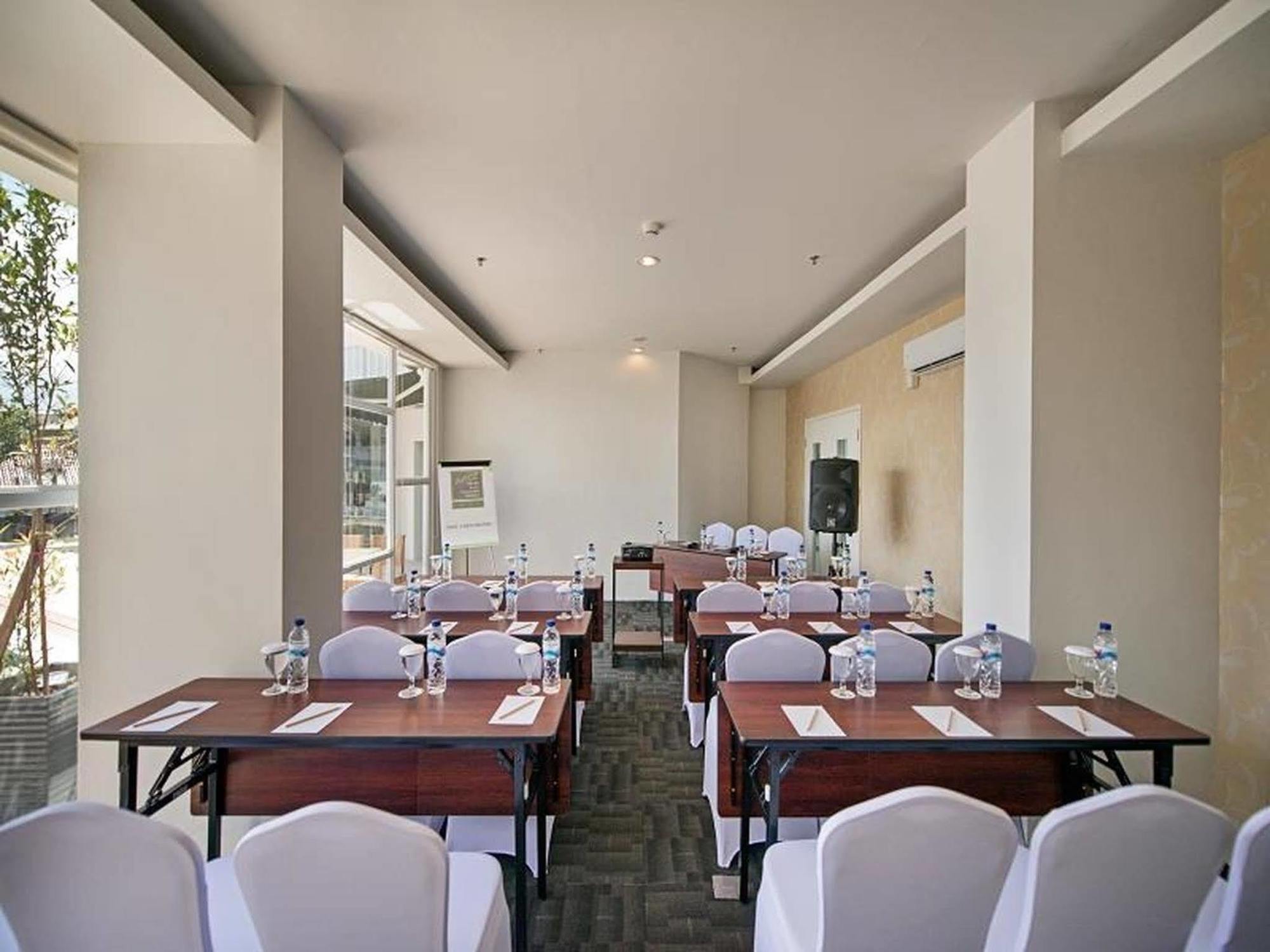 Whiz Prime Hotel Hasanuddin Makassar Eksteriør billede