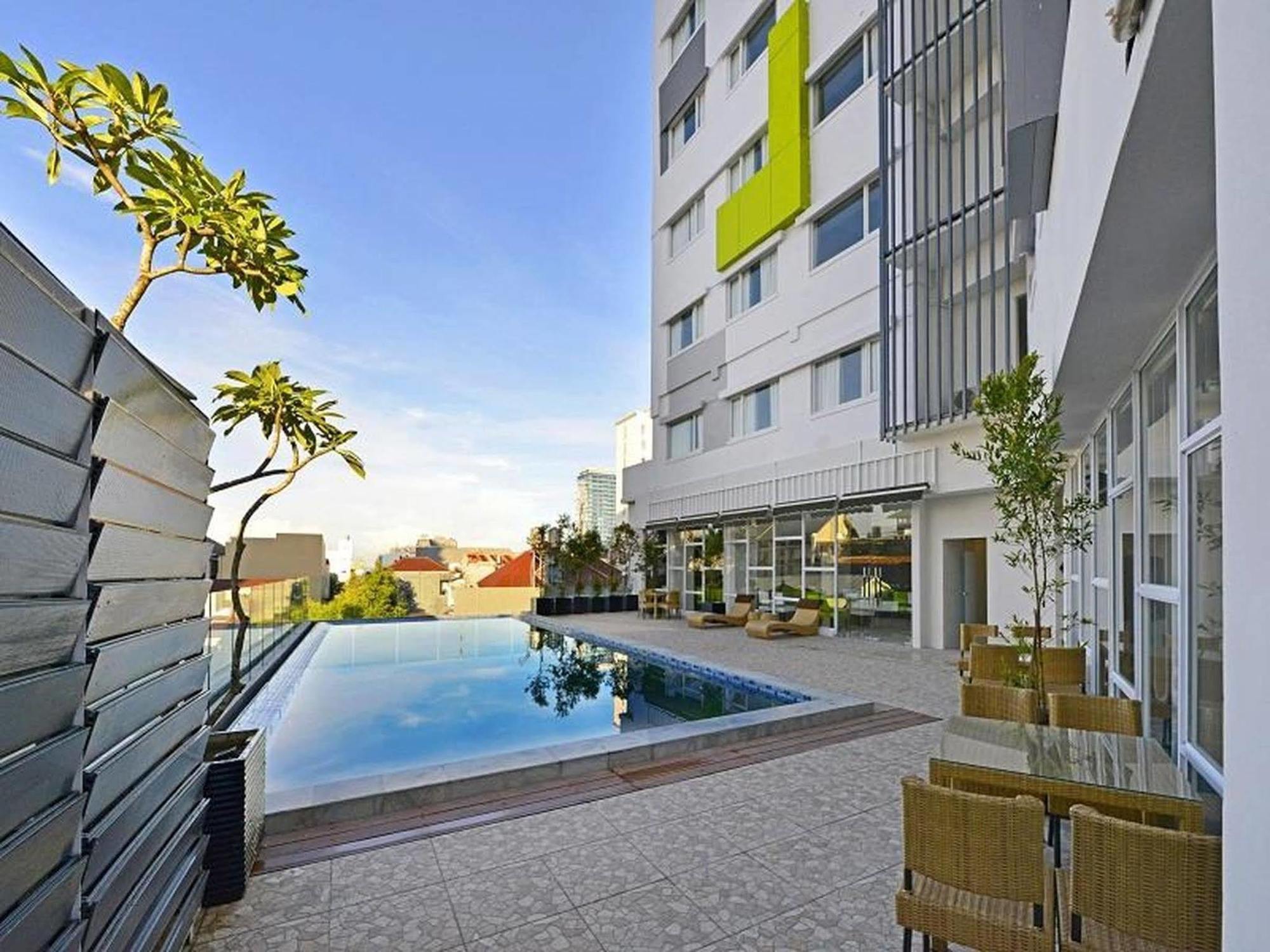 Whiz Prime Hotel Hasanuddin Makassar Eksteriør billede