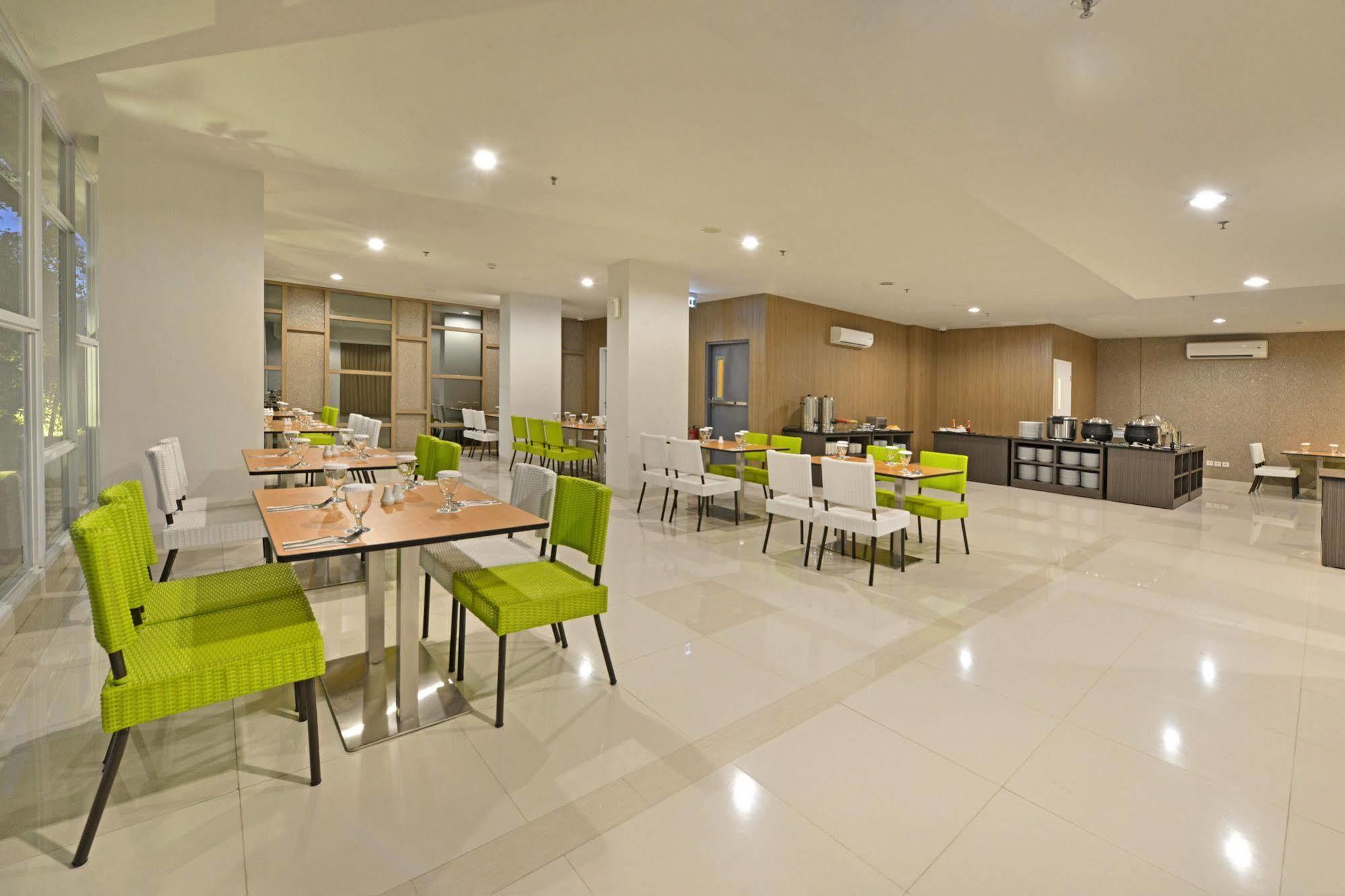 Whiz Prime Hotel Hasanuddin Makassar Eksteriør billede