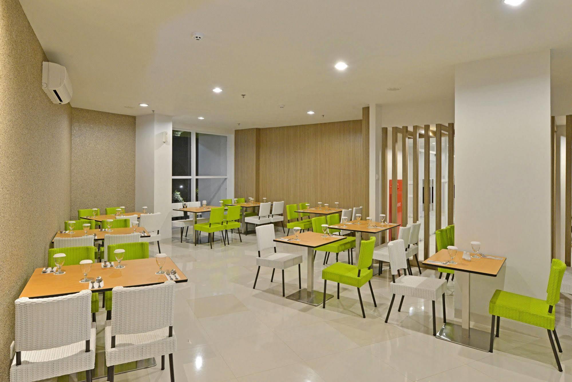 Whiz Prime Hotel Hasanuddin Makassar Eksteriør billede