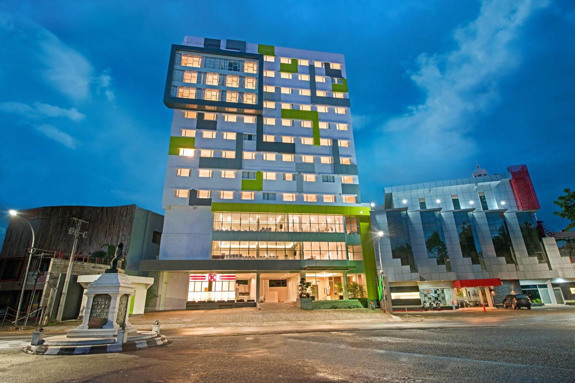 Whiz Prime Hotel Hasanuddin Makassar Eksteriør billede
